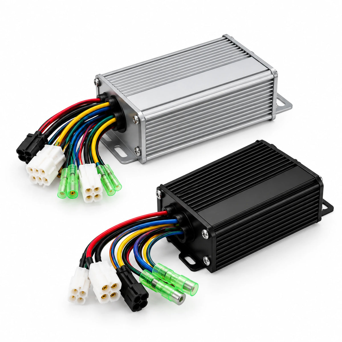 Controladores elétricos com carcaças de alumínio, cabos multicoloridos e conectores para veículos elétricos ZORYKEN