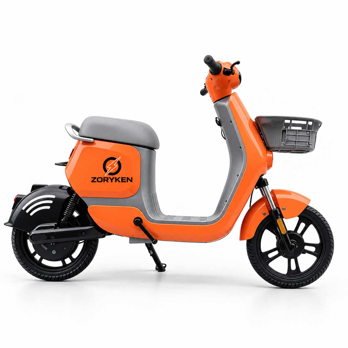Scooter elétrica compartilhada ZORYKEN SH1 na cor laranja, vista lateral, com cesta dianteira cinza, banco cinza, rodas pretas e logotipo ZORYKEN na carenagem lateral.