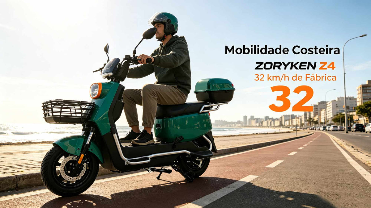 Homem pilotando uma scooter elétrica ZORYKEN Z4 verde em uma ciclovia à beira-mar em um dia ensolarado. O texto à direita destaca "Mobilidade Costeira" e o número "32" em tamanho grande para indicar a velocidade de fábrica de 32 km/h.