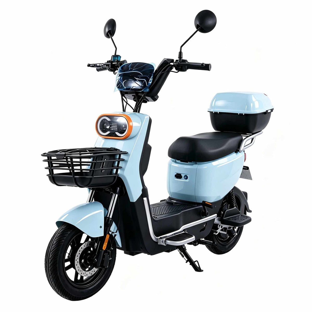 Scooter elétrica ZORYKEN Z4 na cor azul claro, posicionada em ângulo frontal de três quartos sobre fundo branco. Apresenta o farol em formato de "infinito" com acabamento laranja, cesta aramada preta, porta de carregamento USB no painel frontal e baú traseiro combinando com a cor do veículo.