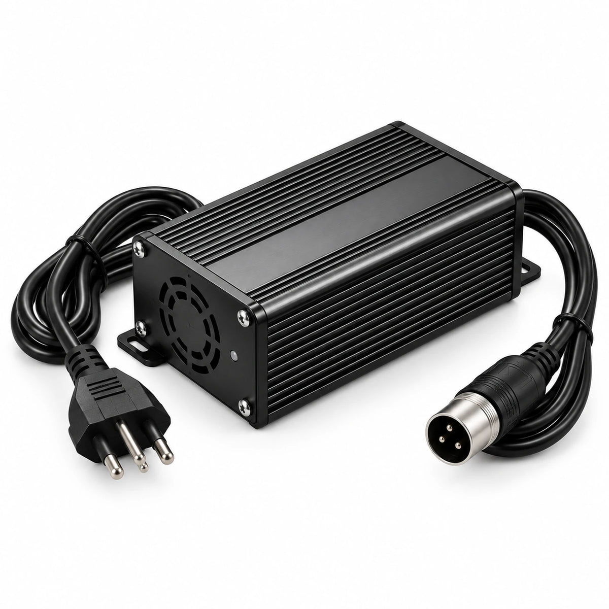 Carregador preto com carcaça aletada, plugue de três pinos e conector circular para veículos elétricos ZORYKEN