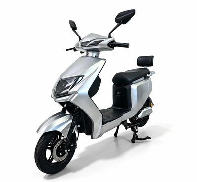 Moto elétrica corporativa Zoryken Y8 60V com freio a disco dianteiro e suspensão reforçada para suportar operação diária severa.