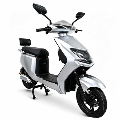 Scooter elétrica Zoryken Y8 prata ideal para frotas de empresas, equipada com motor de 1000W de alta durabilidade e baixo custo de manutenção.