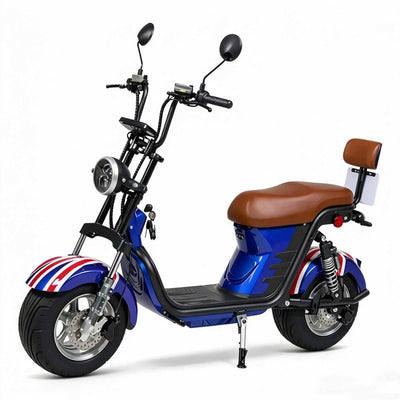 Scooter elétrica ZORYKEN M8-2000 azul com grafismos inspirados na bandeira britânica, banco marrom alongado, encosto traseiro e pneus largos.