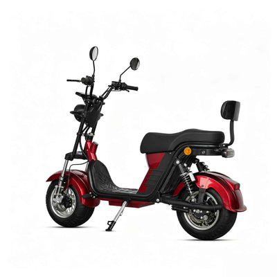 Ângulo traseiro esquerdo da scooter elétrica ZORYKEN M8-2000 vermelha, mostrando o sistema de freio a disco traseiro e suspensão reforçada.