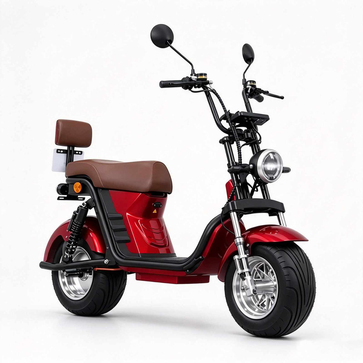 Scooter elétrica ZORYKEN M8-2000 vermelha vista pelo lado oposto, destacando o pneu dianteiro largo, roda de liga leve prateada, banco marrom e encosto traseiro.