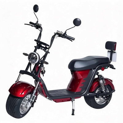Scooter elétrica ZORYKEN M8-2000 em vermelho vinho metálico, com banco preto alongado, farol circular, suspensão traseira com mola e rodas largas.