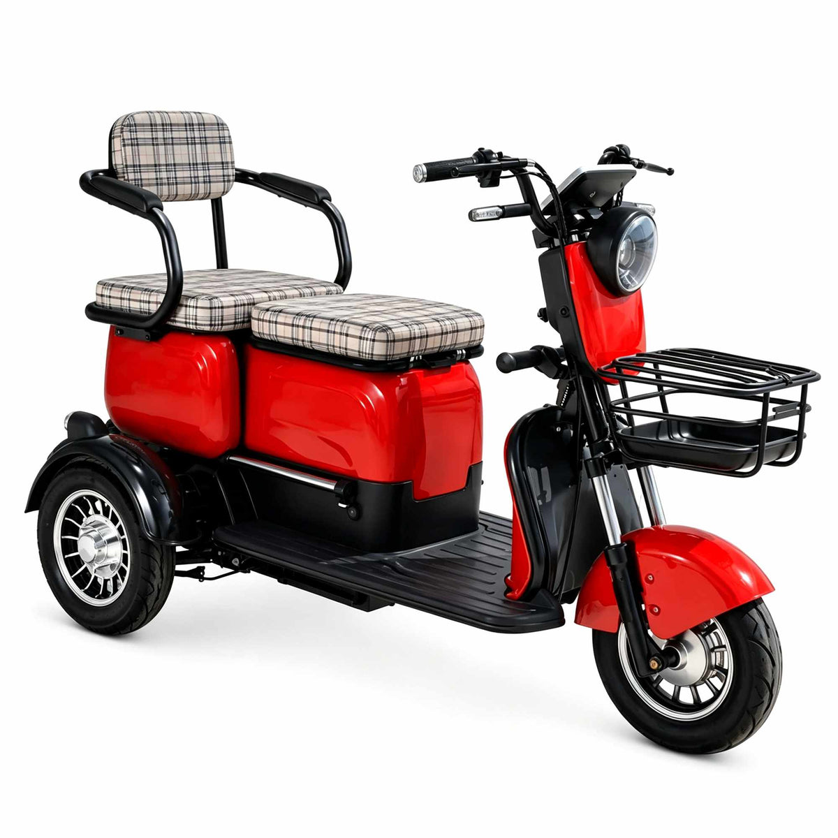 Vista traseira do triciclo elétrico ZORYKEN S3 vermelho, exibindo as duas rodas traseiras com para-lamas, suspensão reforçada e o amplo assento xadrez para passageiros.