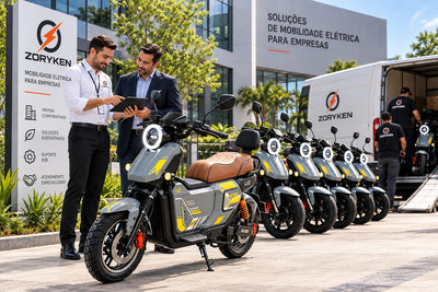 ZORYKEN U2 scooter elétrica em entrega de frota corporativa com várias unidades, equipe B2B e veículo de transporte