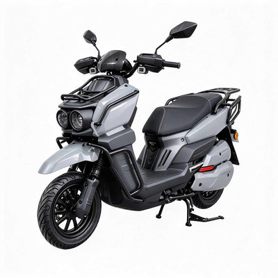 Scooter elétrica ZORYKEN Y3 TANK para atacado B2B, em acabamento cinza, com faróis duplos, proteções tubulares e bagageiros dianteiro e traseiro