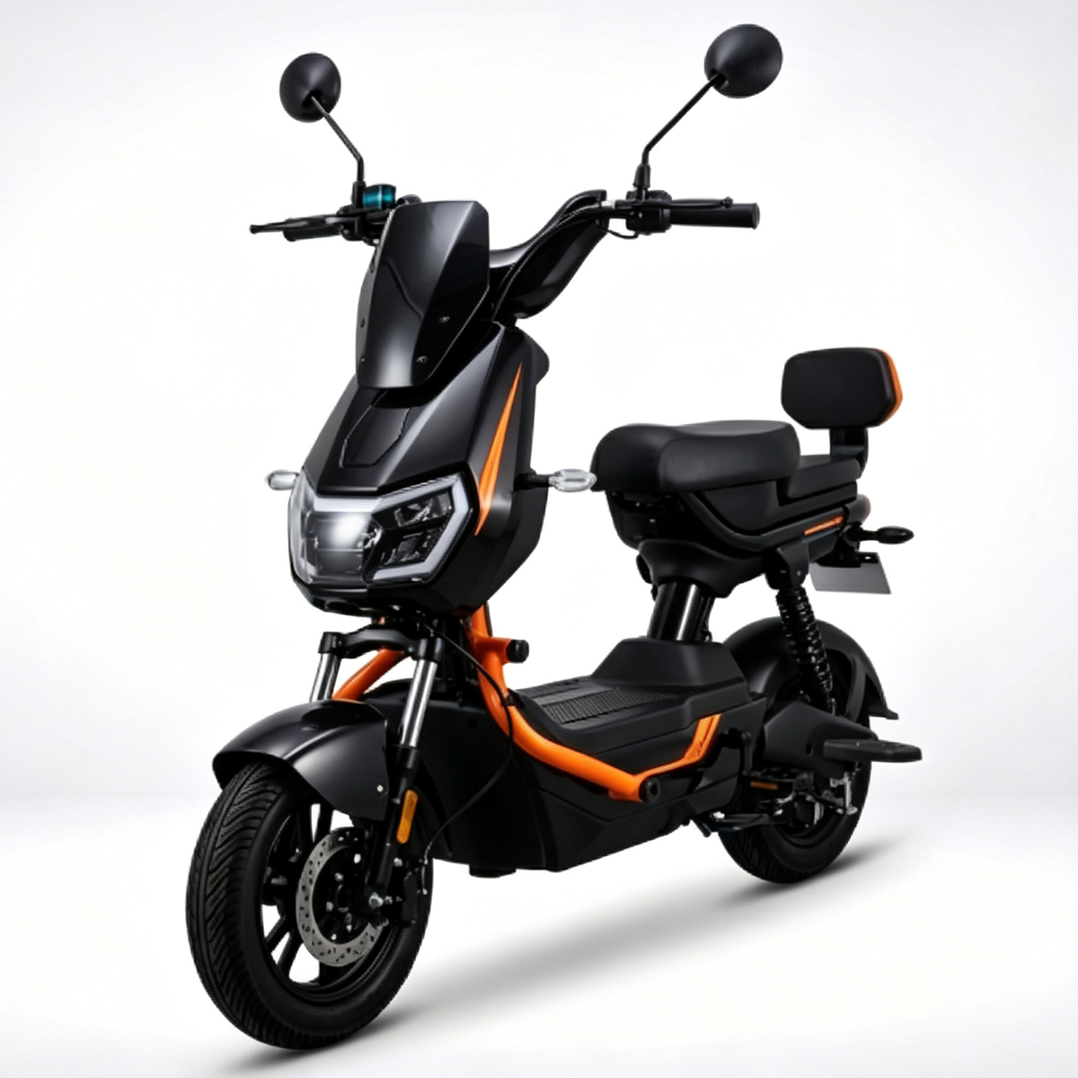 Visão frontal em ângulo de três quartos da scooter elétrica ZORYKEN Z3 na cor preta fosca, destacando o farol dianteiro de LED integrado, retrovisores redondos e detalhes em laranja.
