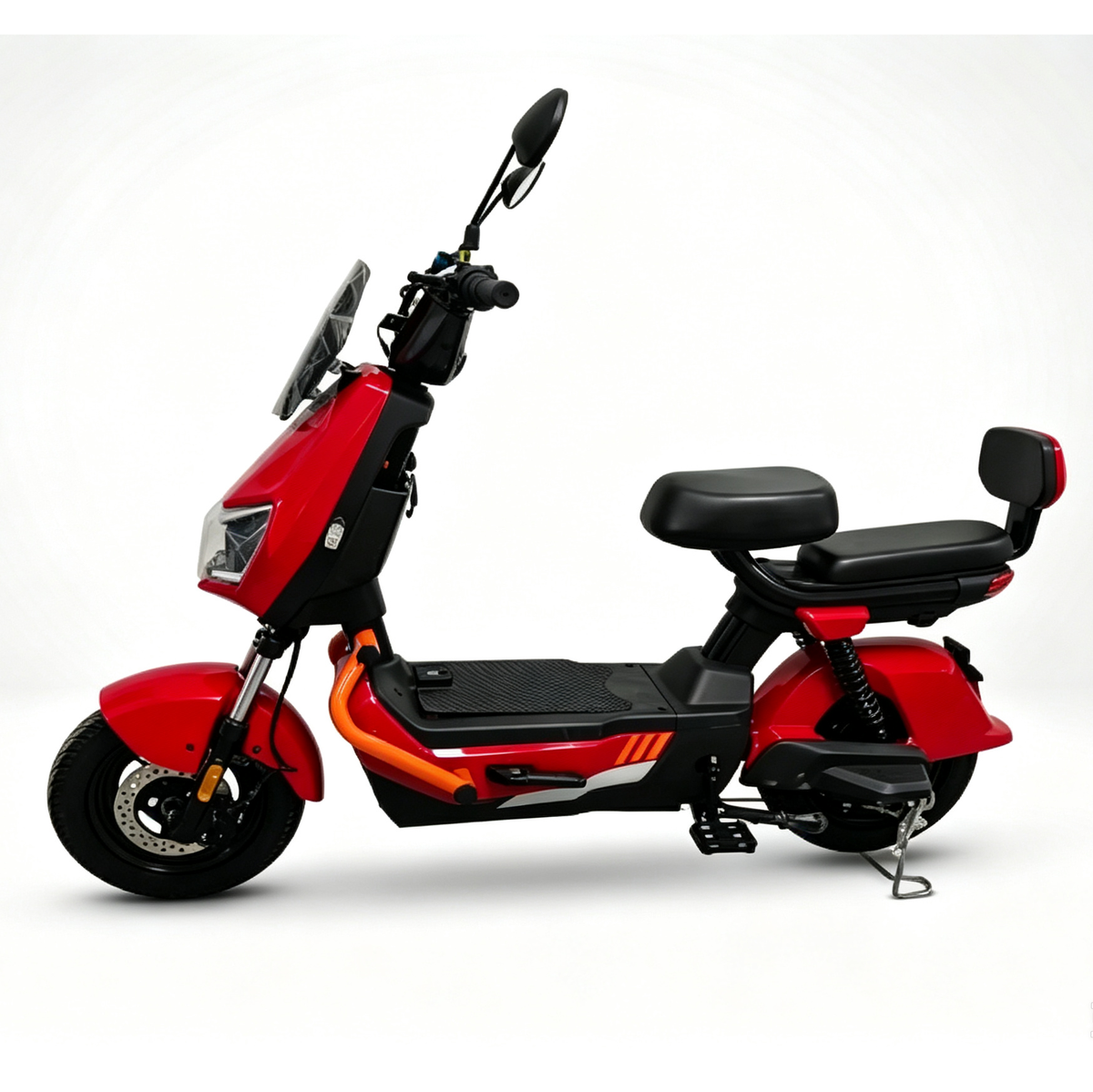 Vista lateral de uma scooter elétrica ZORYKEN Z3 na cor vermelha com detalhes em preto e laranja no chassi, equipada com banco duplo, encosto traseiro e apoio de pé plano sobre fundo branco.