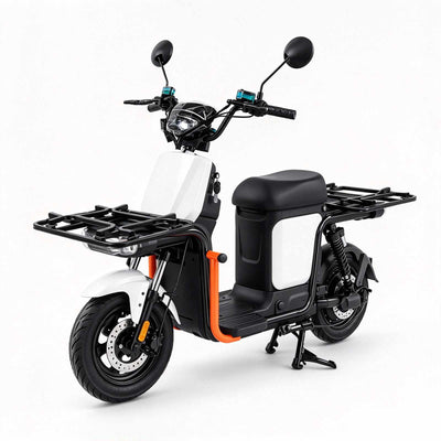 Scooter elétrica ZORYKEN Z7 branca com racks dianteiro e traseiro para operações de delivery